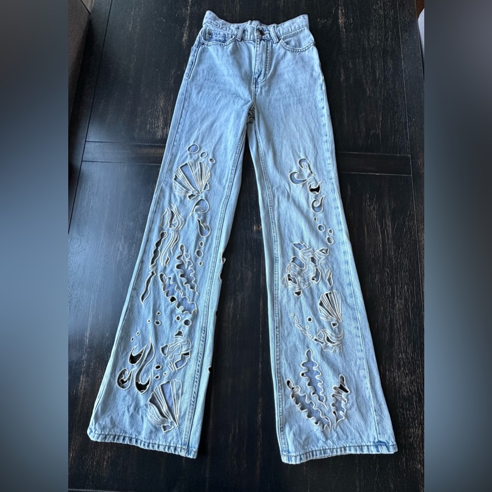 BDG High-waisted Flare Jeans Cutout Seascape. Size 24
